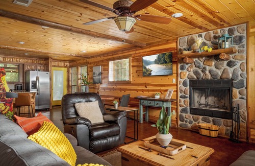 Hochatown Cabin | Secluded Stylish Cabin - Large Patio, Hot Tub, Fire Pit, Arcade, Pets OK