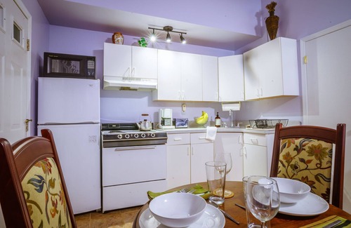 Alden Manor Apartment | Secluded, Sunny Studio. Fully Private: entrance, bath, bedroom, kitchen & Patio