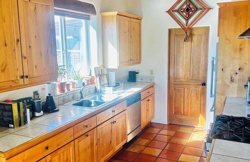 Taos House | Secluded Taos Sanctuary – Stunning Views, Hot Tub & Fireplace