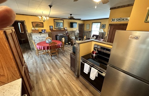 Dixon Cottage | Secluded Turkey Ridge Cottage Above The River