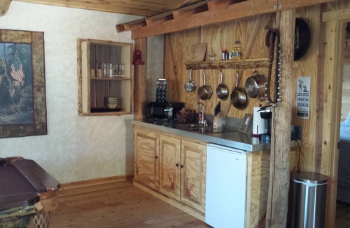Williams Cabin | Secluded Vacation Rental-Amazing Views With Home Gym
