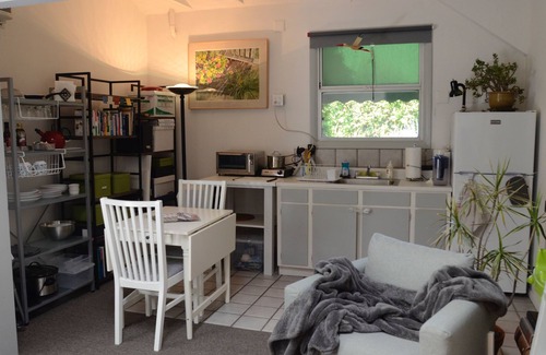 Venice Canals Apartment | Secluded Venice Beach Garden Bungalow