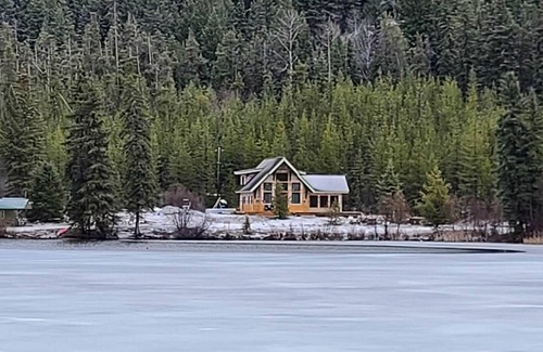 Okanagan-Similkameen Cabin | Secluded waterfront cabin on fishing lake!