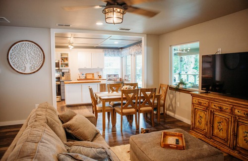 Larue Cabin | Secluded WATERFRONT CABIN with wifi, private dock with boat lift and courtyard