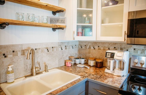 Larue Cabin | Secluded WATERFRONT CABIN with wifi, private dock with boat lift and courtyard