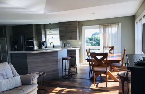 Avon House | Secluded~ Waterfront~Private Beach~Quiet~King Suites~Dogs lovenNow Booking Fall!