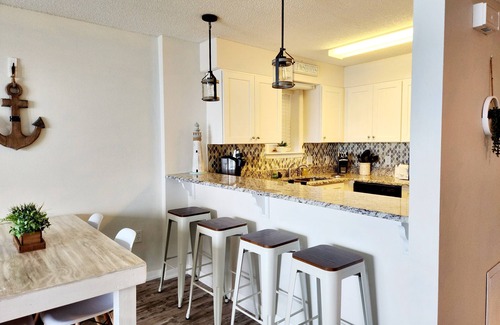 Gulf Shores Condo | Secluded Waterfront Balcony Condo with STUNNING VIEWS!