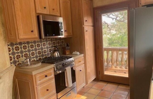 Atascadero House | Secluded Westside Studio