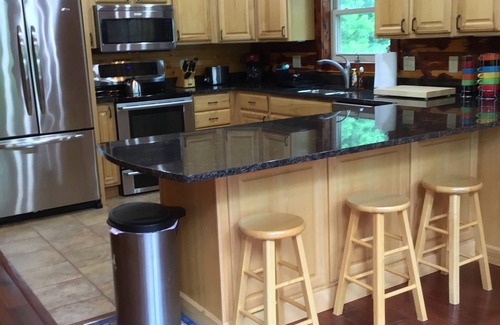 Norfork Cabin | SECLUDED WHITE RIVERFRONT CABIN -SLEEPS 2-10, GREAT FAMILY & FISHERMEN GETAWAY