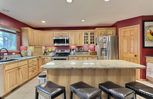 Spearfish House | Secluded Wildlife Haven close to Spearfish and Deadwood with Hot Tub and Garage.