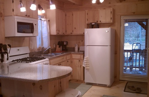 Damascus Cabin | Secluded with bold creek at 4000 elevation