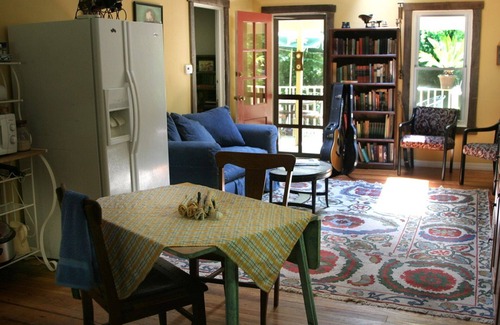 Athens Cottage | Secluded Wooded Setting 5 Minutes From Town
