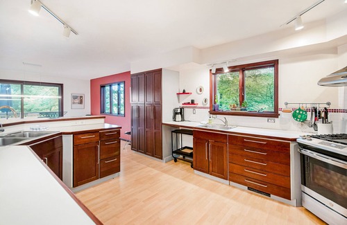Saugatuck Cottage | Secluded woodland home w/a home theater, full kitchen, & marsh views