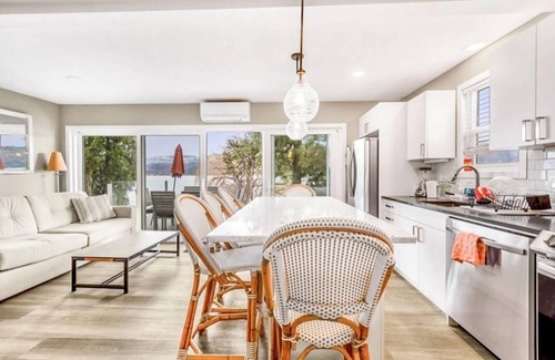Central Okanagan Cabin | Seclusion Bay Cabin 14. Luxury Lakeside Beachfront on Okanagan Lake, sleeps 7.