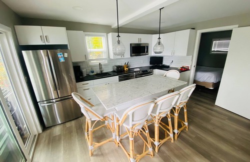 Central Okanagan Cabin | Seclusion Bay Cabin 14. Luxury Lakeside Beachfront on Okanagan Lake, sleeps 7.