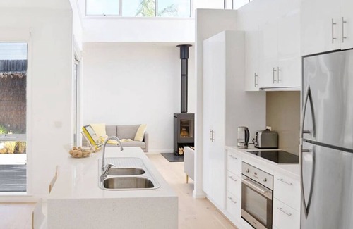 Inverloch Apartment | Seclusion in The Crescent