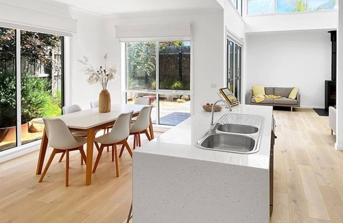 Inverloch Apartment | Seclusion in The Crescent
