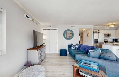 North Ocean City Condo | Second-Floor Condo 1 Block from the Beach w/Balcony, AC, WiFi & Shared Pool