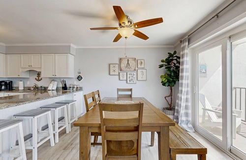 North Ocean City Condo | Second-Floor Condo 1 Block from the Beach w/Balcony, AC, WiFi & Shared Pool