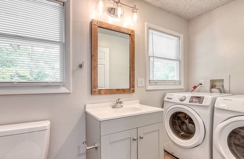 Lake Junaluska Apartment | Second-floor escape with wraparound deck, pool, tennis, pickleball & golf