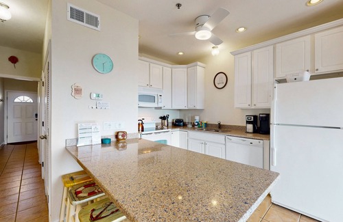 Hatteras Condo | Second-floor oceanfront condo with ocean view, pool, & central AC
