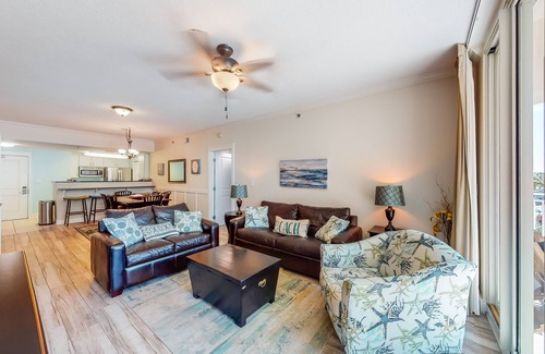 Fort Walton Beach Condo | Second floor beachfront condo with pool and hot tub access, W/D, and central AC