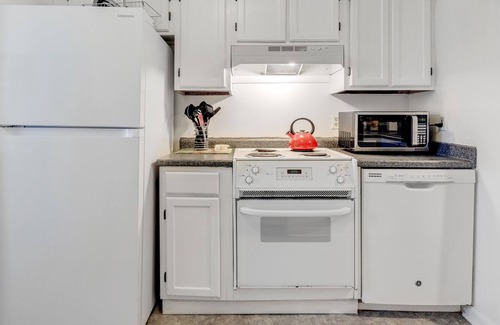 Folly Beach Villa | Second-floor villa w/river views & community pool, tennis courts, and dock