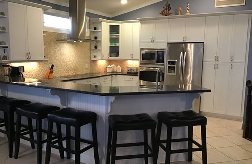 Ocean Isle Beach House | Second Row Beach House- "Wishing Whale” Ocean views!