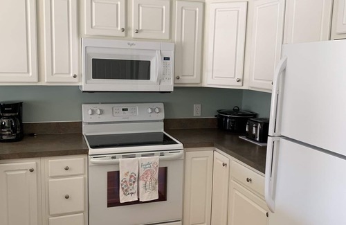 Surfside Beach House | SECOND ROW. Pool, covered parking, wifi. Monthly rates for fall, winter months.