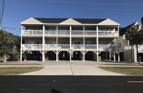 Surfside Beach House | SECOND ROW. Pool, covered parking, wifi. Monthly rates for fall, winter months.