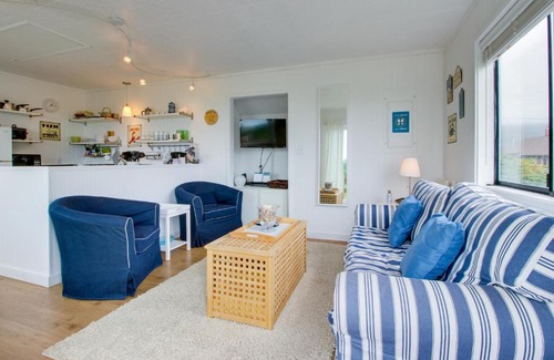 Rockaway Beach House | Second Tide - Oceanview Cottage
