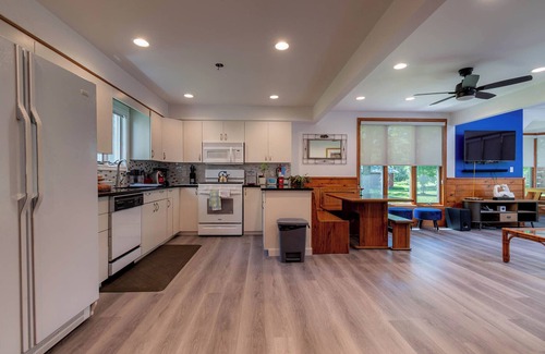 Fort Erie House | Second Wind - Visit our Charming House with Modern Comforts & Stunning Views