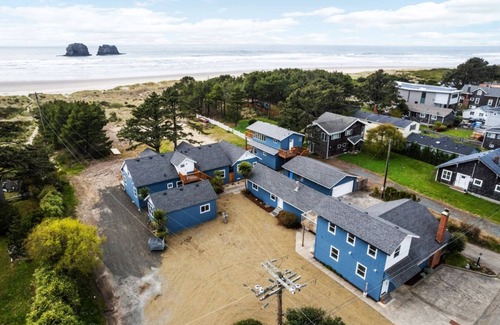 Rockaway Beach Condo | Seconds to Beach, Unit 10, Volleyball, Community Fire Pit, Volleyball, Pet Friendly