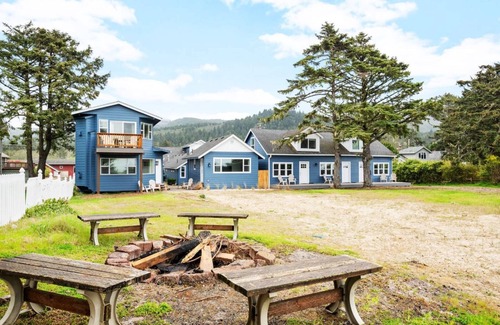 Rockaway Beach Condo | Seconds to Beach, Unit 10, Volleyball, Community Fire Pit, Volleyball, Pet Friendly