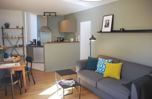 Sarlat-la-Caneda Historic Center Apartment | SECRET APARTMENT with exceptional 30m2 terrace in the heart of Sarlat