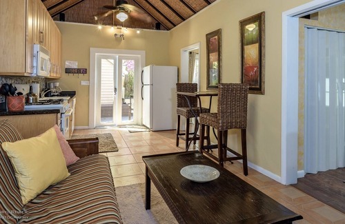 Downtown Cottage | Secret Courtyard-2 bedroom 2 bath just steps off Duval street.