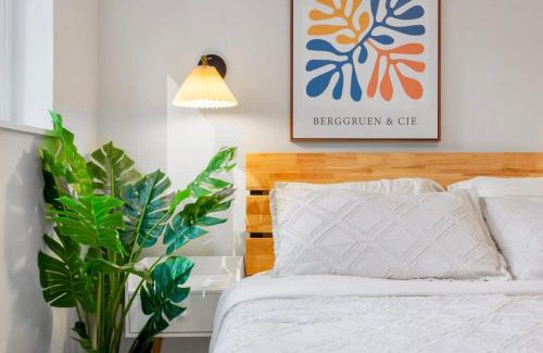 Hillwood House | Secret & Cozy Renovated Cottage Near Costco I99