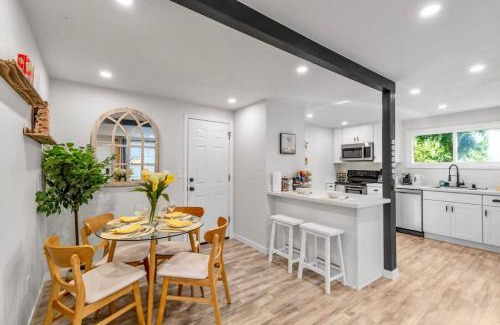 Hillwood House | Secret & Cozy Renovated Cottage Near Costco I99