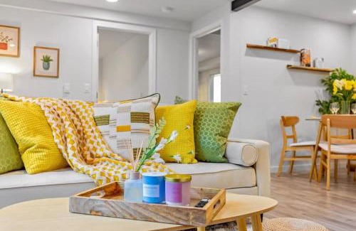 Hillwood House | Secret & Cozy Renovated Cottage Near Costco I99
