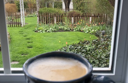 Historic Old Town House | Secret Garden Cottage in Old Town Niagara-on-the-Lake