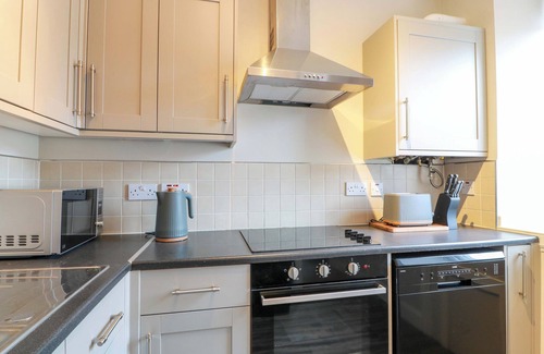 Tweedmouth Cottage | SECRET GARDEN @ 7, pet friendly, with a garden in Berwick-Upon-Tweed
