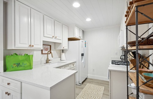 Folly Beach Condo | Secret Garden Across from Beach!~The Beach Hive