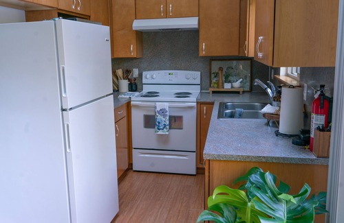 Federal Way House | Secret Garden Guest House w/access to PowellsWood