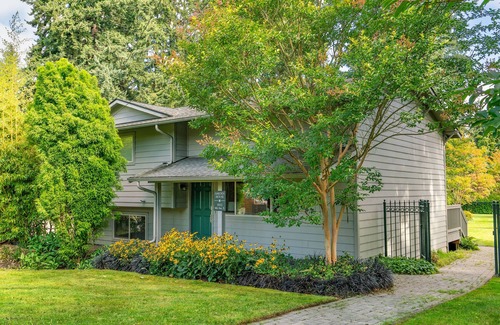 Federal Way House | Secret Garden Guest House w/access to PowellsWood
