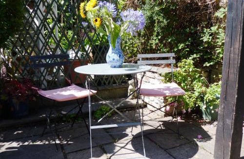 Eastbourne House | Secret Garden Hideaway For Adults