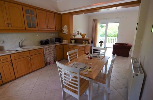 Temeni House | SECRET GARDEN HOUSE - A SMALL PARADISE 1,5 KM AWAY FROM THE SEA 3 KM FROM CITY