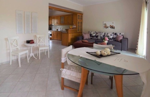 Temeni House | SECRET GARDEN HOUSE - A SMALL PARADISE 1,5 KM AWAY FROM THE SEA 3 KM FROM CITY