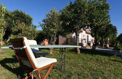 Temeni House | SECRET GARDEN HOUSE - A SMALL PARADISE 1,5 KM AWAY FROM THE SEA 3 KM FROM CITY