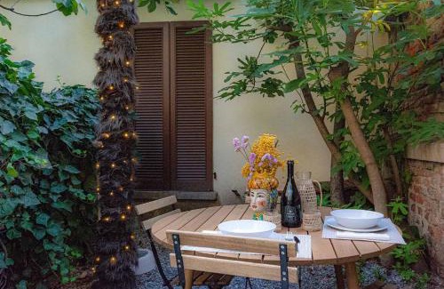 Isola Apartment | Secret garden in the heart of Isola