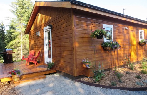 Whitefish Cottage | Secret Garden, king bed Cottage